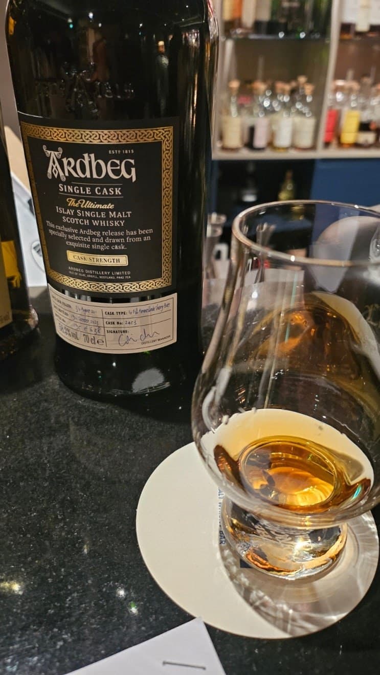Ardbeg Single Cask 12 year old 2011 위스키 사진