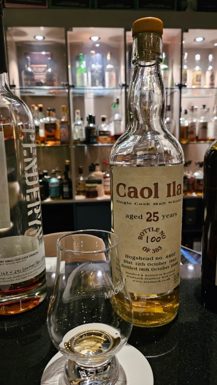 Caol Ila 1983 25 years old 위스키 사진