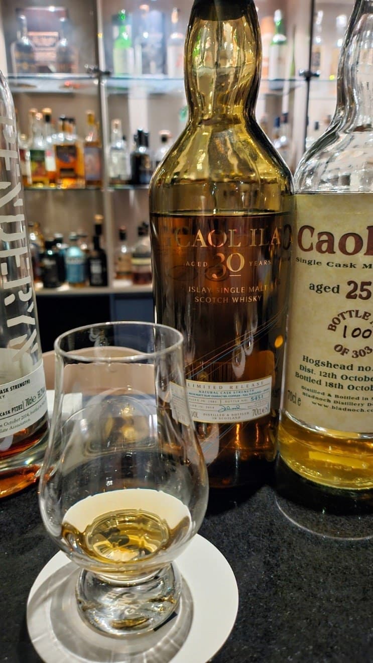 Caol Ila 30 years old 위스키 사진