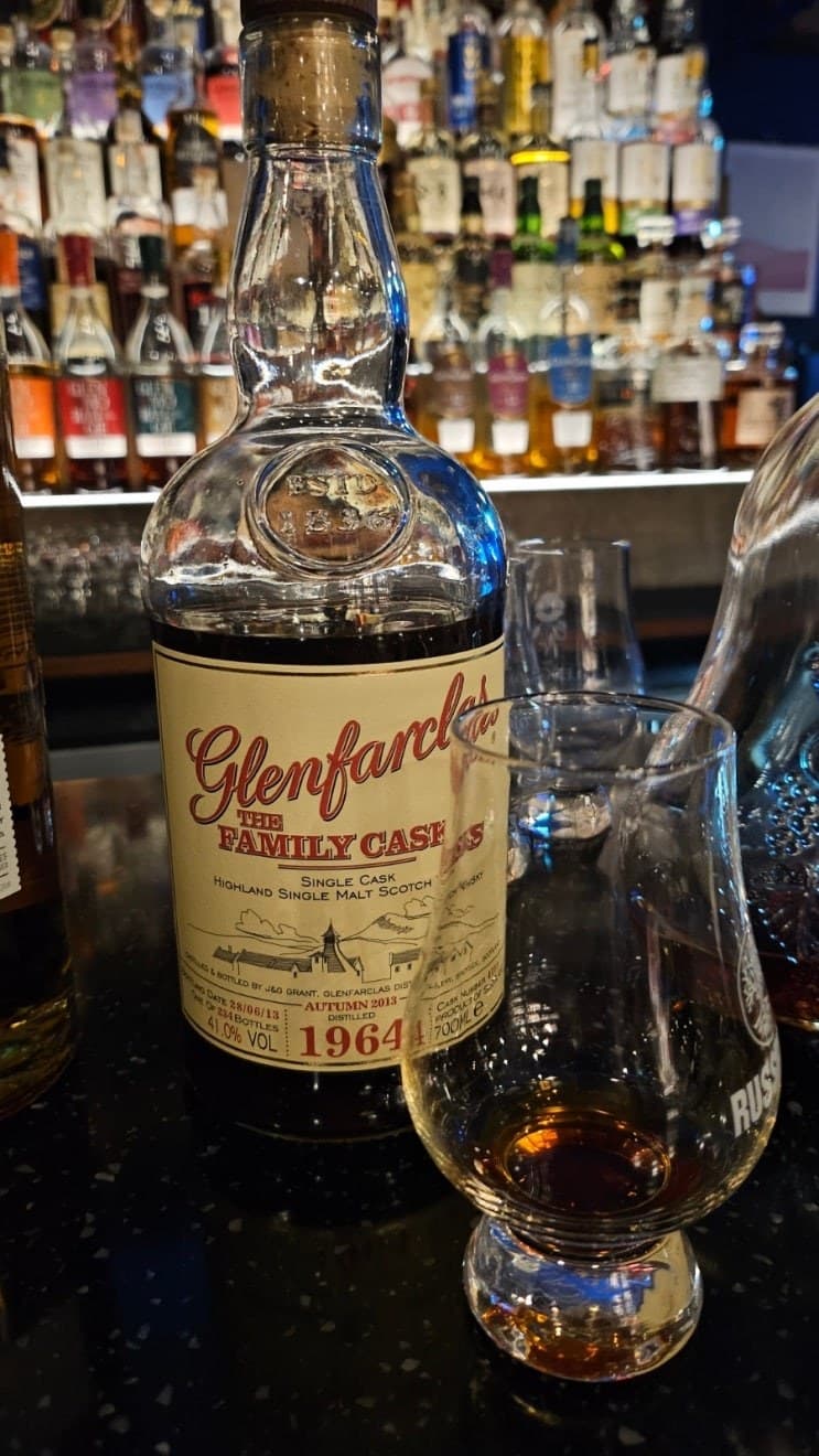 Glenfarclas Family Casks 1964 48 year 위스키 사진