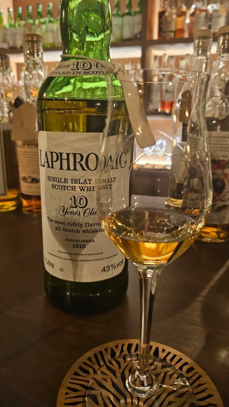 Laphroaig Pre Royal Warrant 10 Year Old 위스키 사진