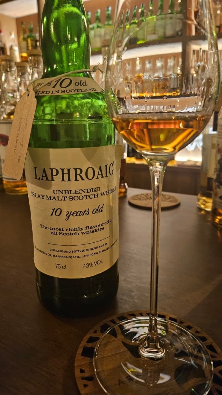 Laphroaig Unblended 10 Year Old 위스키 사진