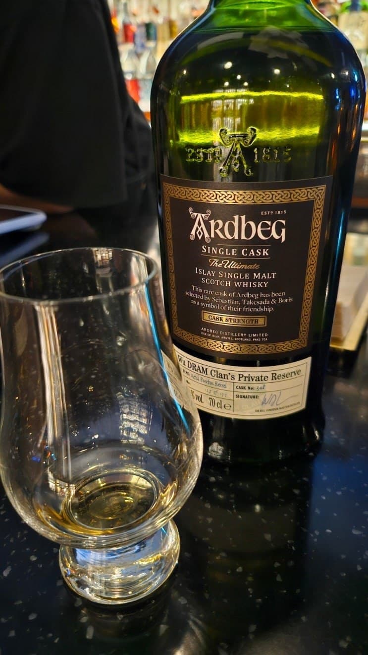 Ardbeg Single Cask Wu DRAM Clan's Private Reserve 위스키 사진