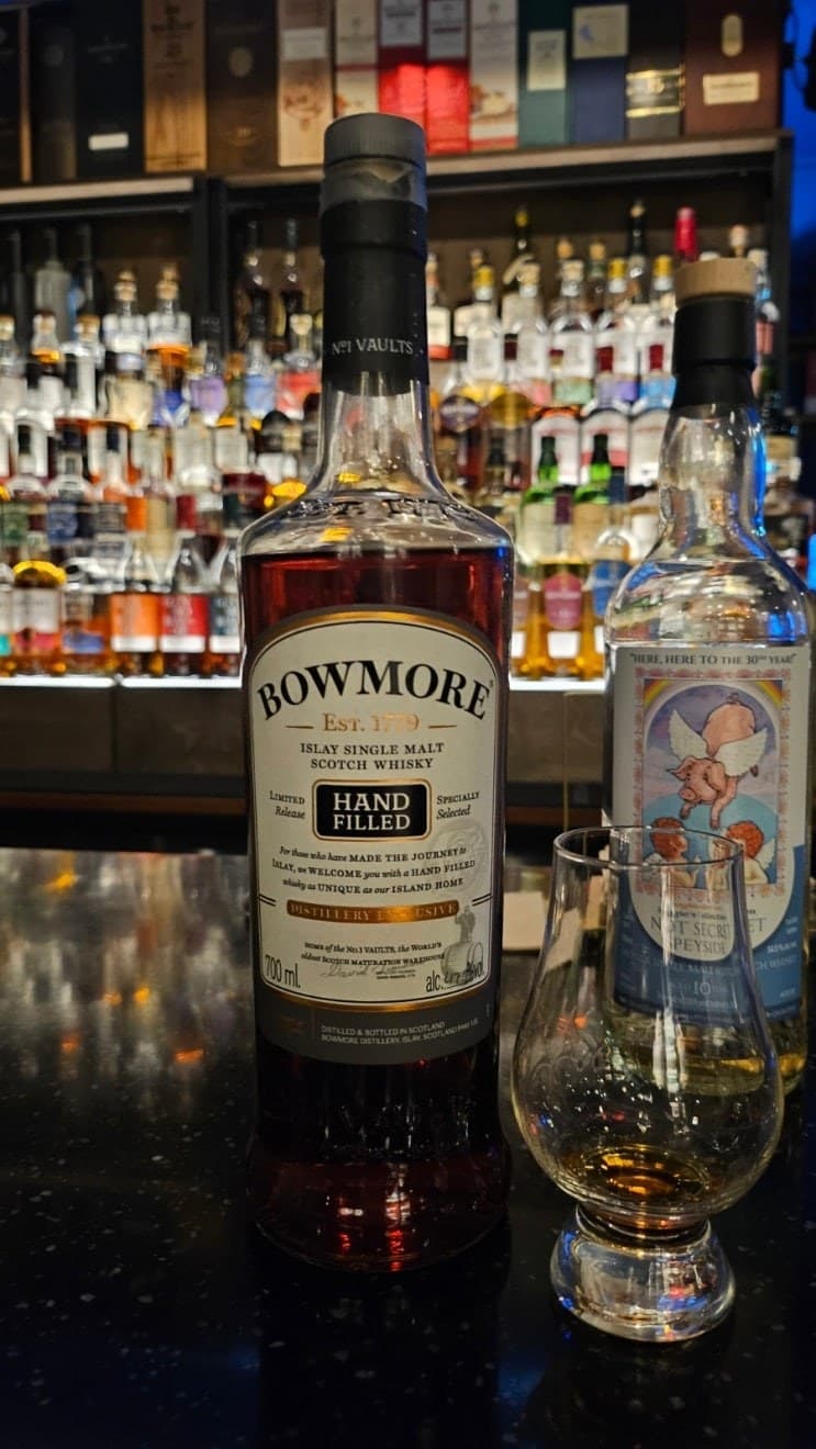 Bowmore Handfilled 19 years old 위스키 사진