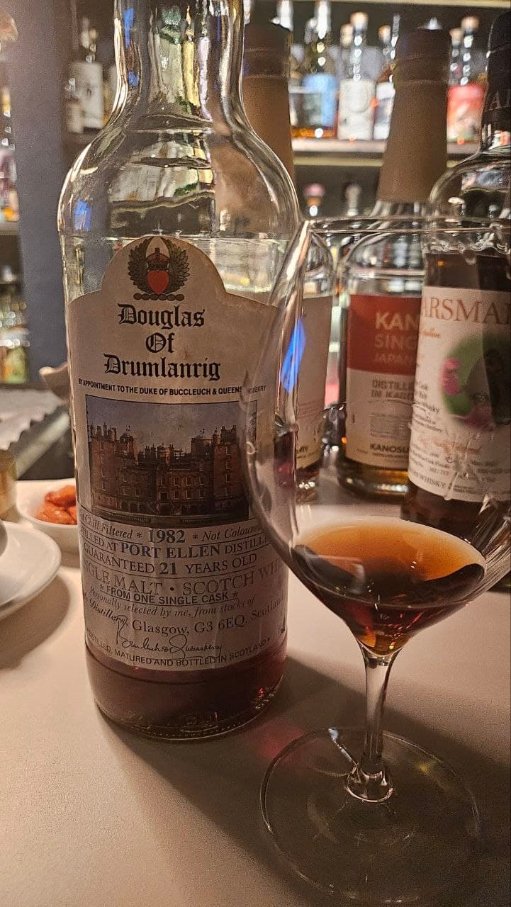 Douglas of Drumlanrig Port Ellen 1982 21 year old 위스키 사진