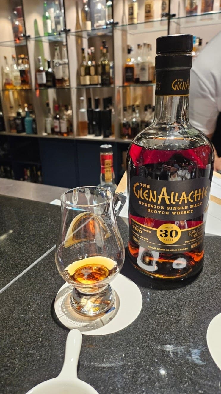GlenAllachie 30 years old 위스키 사진